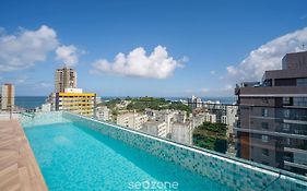Aptos Modernos e Completos a 500m da Praia da Barra em Salvador - ZNB